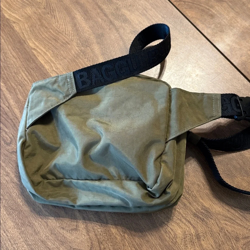 BAGGU Fanny Pack - Picture 2 of 3